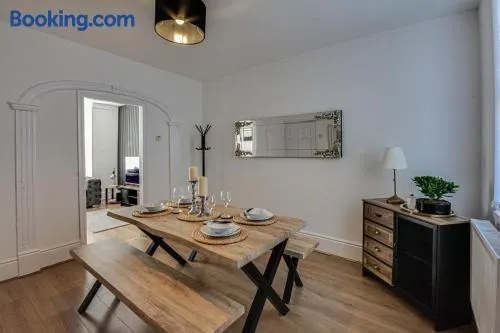 Stay With Alexandra 2 Free Parking - high speed Free Wifi close to stadiums - Image 1