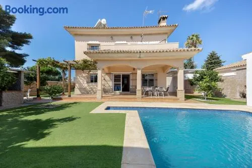Chalet con Piscina Privada - Image 1