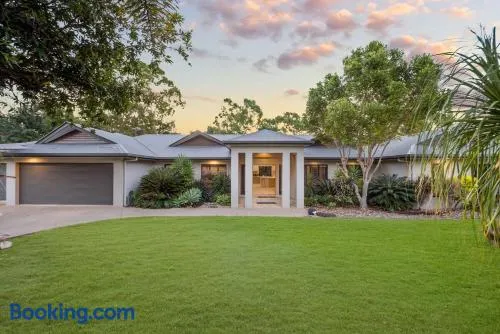 Spacious Family Retreat with Pool - Image 1