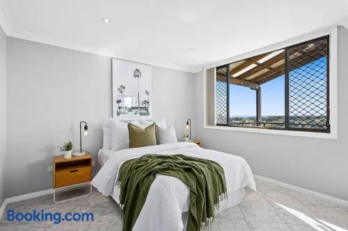 Ocean-View Retreat for Family Getaways Wollongong - Image 1