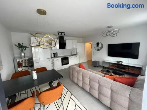 Hochwertige Stilvolle 2 Zimmer Erdgeschoss Wohnung mit großer Terasse und Garten - Image 1