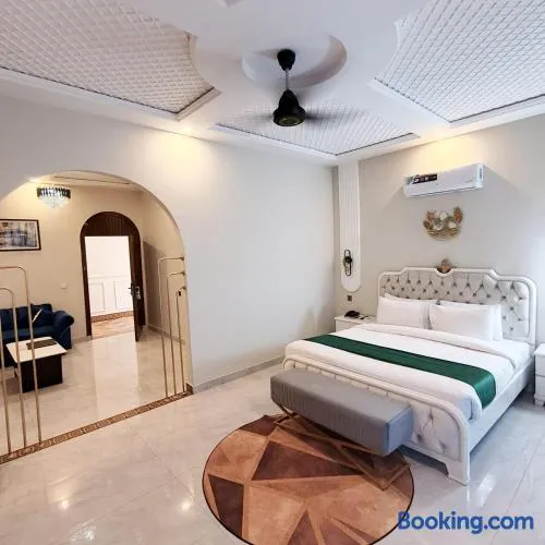 Hotel Grand Suites - Image 1