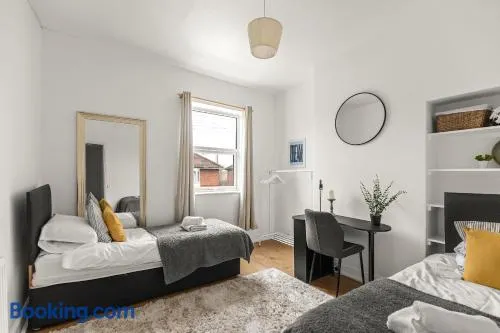 Station House - Quaint Victorian Home With Free Parking - Image 1