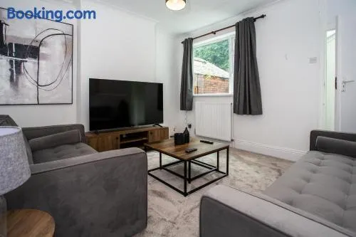 Modern 4BR Home in Dudley - Image 1