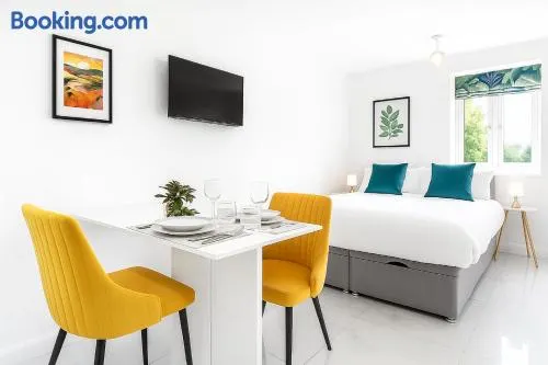 The Nest-Free Parking Cosy Studio, M40 access, underfloor heating - Image 1