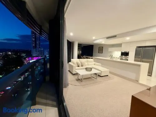 Stunning 2 bed 2 bath 8th floor - GC Getaways - Image 1