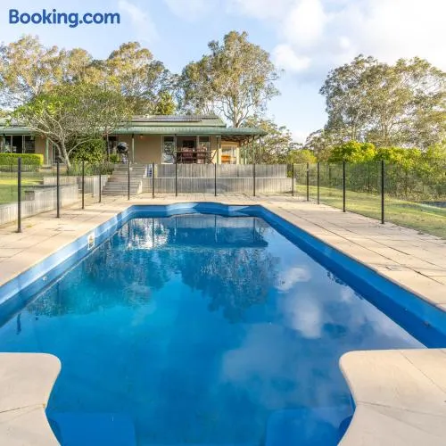 Luxe Farm Stay 20 mins from Beach - Image 1