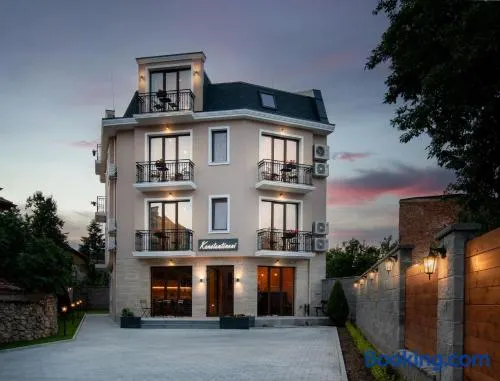Family Hotel Konstantinovi - Image 1