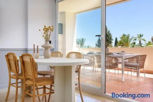 Stunning Renovated 2-bedroom in Golden Mile - Image 1