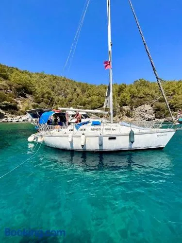 2-cottage yacht with 2 showers - Image 1