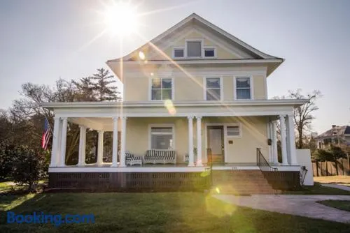 Clifton House - Big River North - Queen Suite, Mississippi River Views - Image 1
