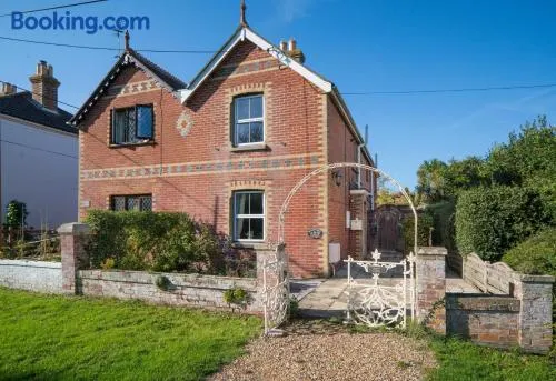 3 Bed in Freshwater oc-h30562 - Image 1