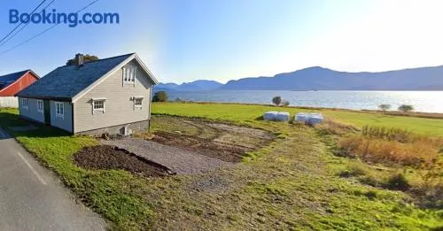 Gamlemgarden by Norgesbooking - house by the sea - Image 1
