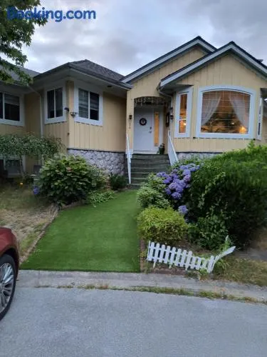 Metro Vancouver Guest House - Image 1