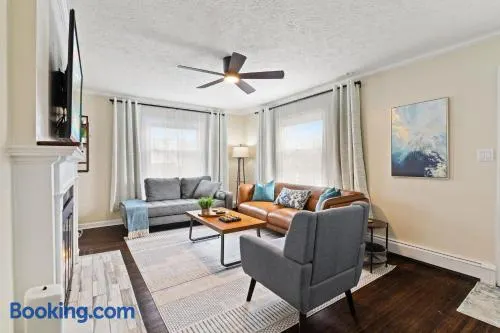 Charming Home in Speedway - Image 1