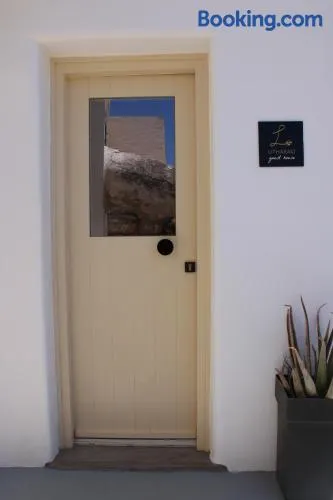 Litharaki Guest House - Image 1