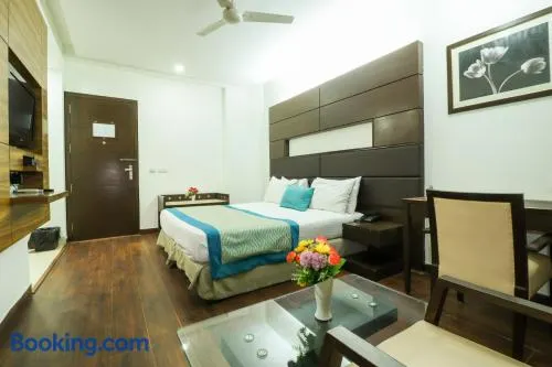 Stunning Studio Apt Gurgaon Close to MG Road Metro - Image 1
