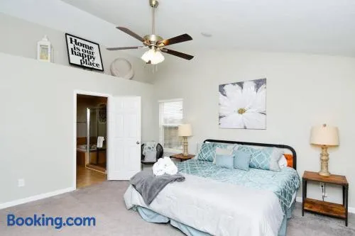 Modern Retreat near downtown Dayton - Image 1