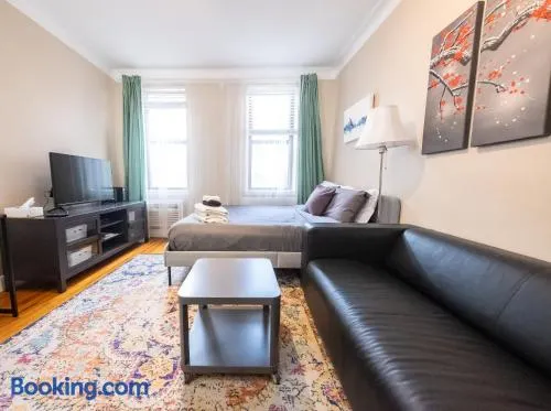 Bright Studio in Central NYC - Image 1