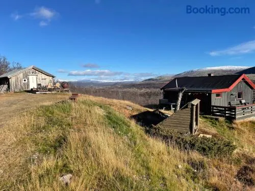 Koselig hytte med uthus på vakre Dovrefjell - Image 1