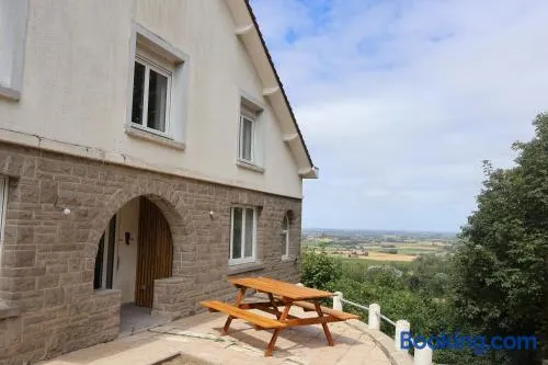Gîte cosy en haut du Mont Cassel avec vue panoramique pour 6 pers - Image 1