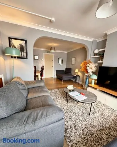 3 bed house, sleeps 5, 8 mins to Harold wood Station - Image 1
