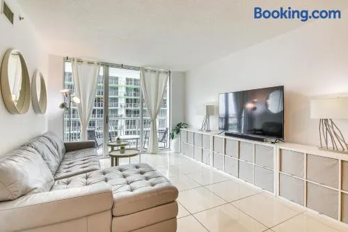 Luxury High Rise Condo by The Biscayne Bay - Image 1