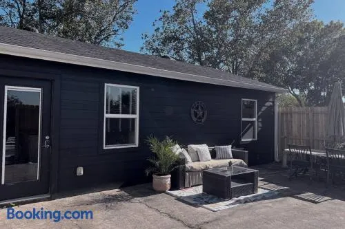 Quiet, Cozy Guesthouse with privacy - Image 1