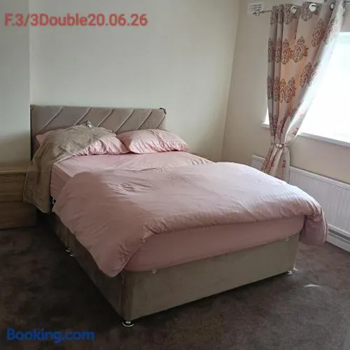 Room With Shared Facilities & Self-Service Free Breakfast - Image 1