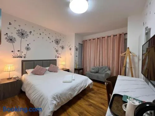 10 Bed House with Parking! - Image 1