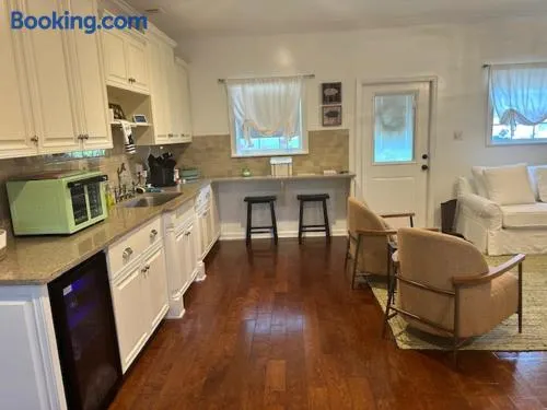 Cozy Luxury Cottage - Image 1