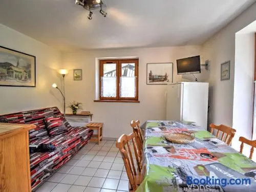 Joli appartement 2 pièces au pied du téléphérique avec balcon et animaux admis - Image 1