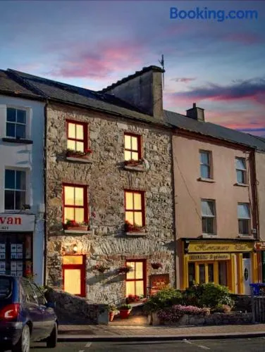 White Heather House Clifden Town Square - Image 1