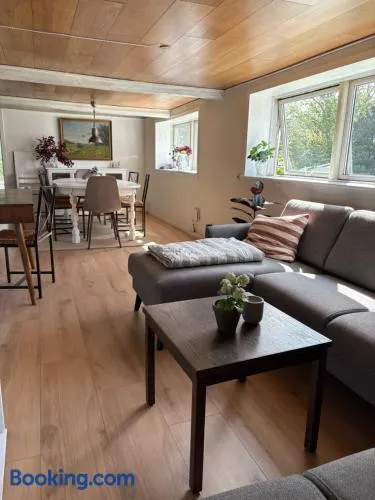 Charmerende sommerhus i fredelige omgivelser - Image 1