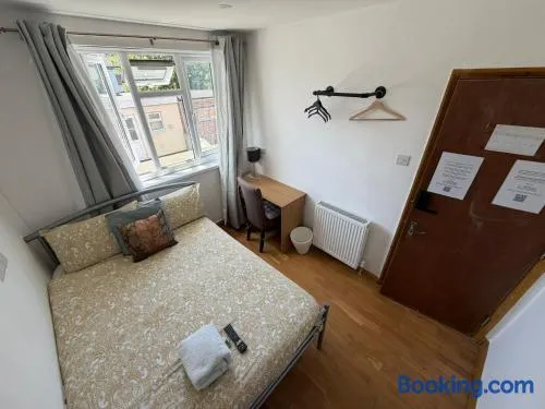 F4 Modern Double Room (Sandycroft Guest House) - Image 1