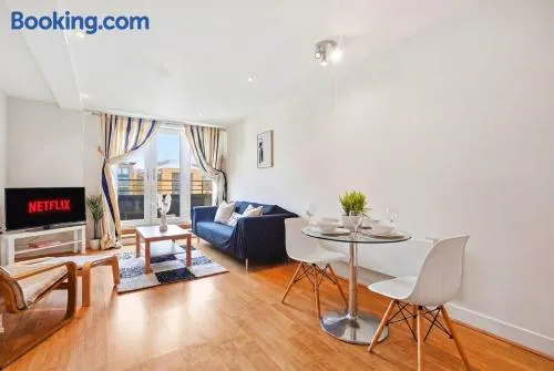Stylish City Living with free 2-Bay Secure parking - Image 1