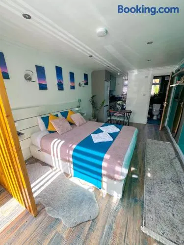 Studio Flat - Image 1