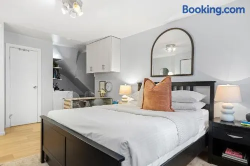 Studio Haven in Times Square & Nearby Restaurants - Image 1