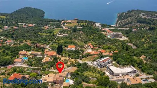 Villa Dia by Villas Guide - Image 1