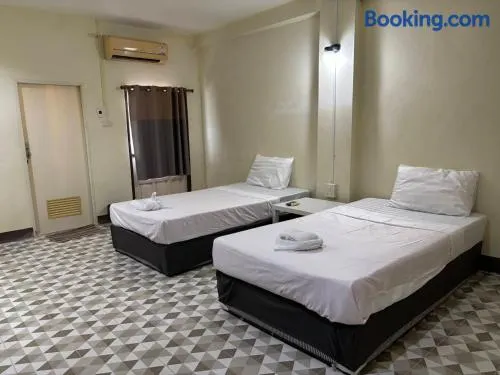 Khamsrithongchai hotel - Image 1