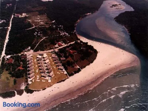 Casa em condomínio fechado de frente para o mar e ao lado do rio - Image 1