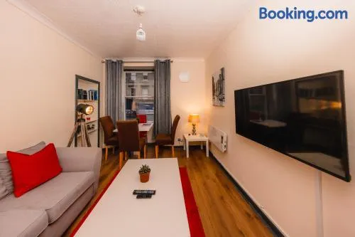 Cosy 4 Bedroom Apartment by Old Town - Image 1