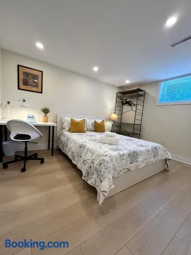 BRAND NEW PRIVATE room with EXCLUSIVE Bathroom - Image 1
