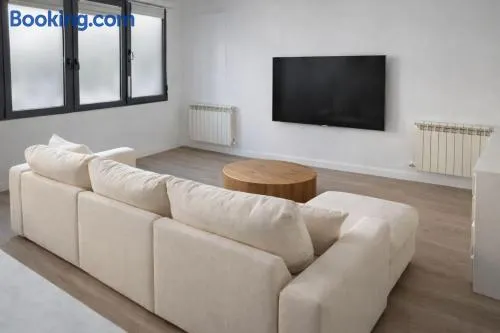 Modern Apartment near Madrid Airport Barajas - Image 1