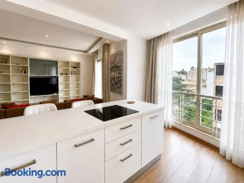 Swieqi Family 3BR Spacious and Bright Apartment I Cot & HighChair - Image 1