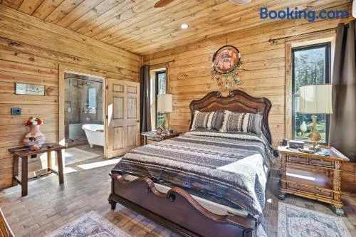 Luxury Barndominium Private Woodland Getaway! - Image 1