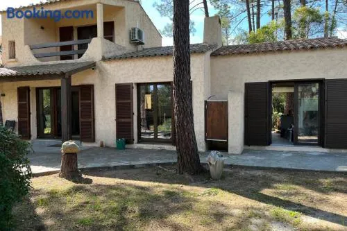 Spacious house with terrace - beach 8 minutes away - Image 1