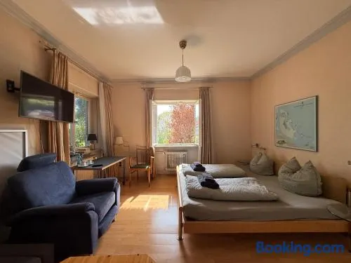 Lautertal Panorama-Suite - Kingsize-Bett & Badewanne & Dusche - Raucherbereich vor überdachten Terrasse - Rosengarten - Parkplätze 15m entfernt- Naturschutzgebiet vor Haustüre - sehr ruhige Gegend - Self-Checkin - 45qm2 - Image 1