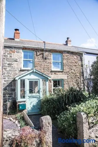 Charming Cornish Cottage, Portreath, Dogs Welcome - Image 1