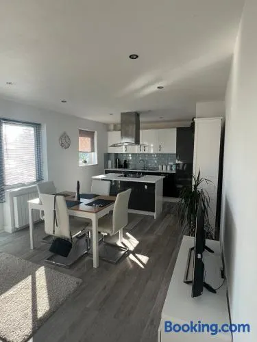 Modern, spacious and comfortable 2 bed apartment in Southampton - Image 1